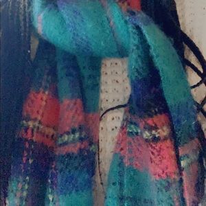 A scarf that’s practically new.